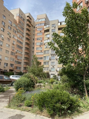 Купить трехкомнатную квартиру в Ростовской области. Вариант № 3300547, 4, площадь -  квм, цена 11999999 рублей