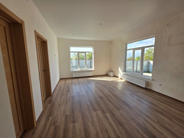 Купить дом в Симферополе. Вариант № 8598200, 4, площадь -  квм, цена 7200000 рублей