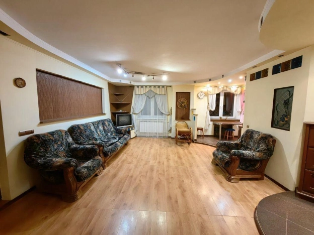 Купить трехкомнатную квартиру в Калининграде. Вариант № 7839053, 2, площадь -  квм, цена 11200000 рублей