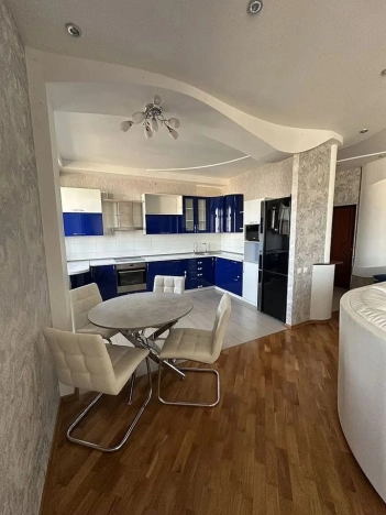 Купить двухкомнатную квартиру в районе Кировский в Ростове-на-Дону. Вариант № 2715451, 3, площадь -  квм, цена 15500000 рублей