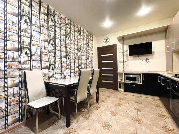 Купить квартиру на улице Октябрьской Революции в Смоленске. Вариант № 25032, 5, площадь -  квм, цена 5590000 рублей