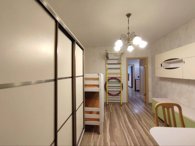 Снять квартиру в районе Ленинградский в Калининграде. Вариант № 8760046, 18, площадь -  квм, цена 40000 рублей