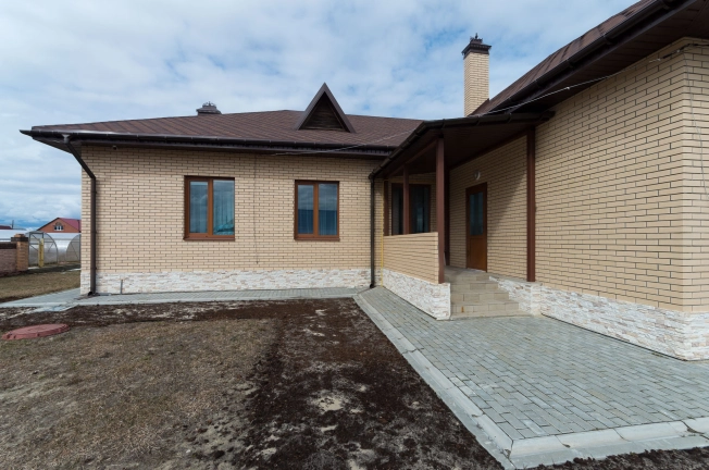 Купить дом в Микрорайоне Восточный, Тобольск в Тобольске. Вариант № 2349568, 44, площадь -  квм, цена 15300000 рублей