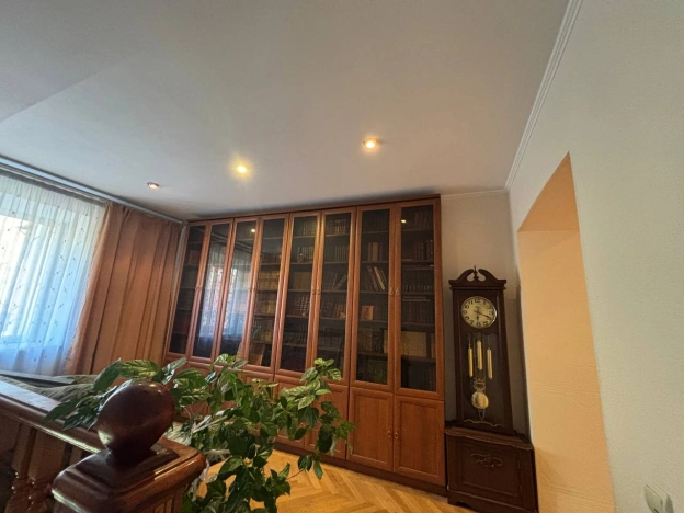 Купить многокомнатную квартиру на улице Бабушкина в Улан-Удэ. Вариант № 5921709, 2, площадь -  квм, цена 20000000 рублей