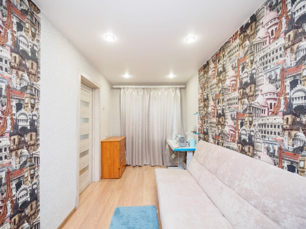 Купить двухкомнатную квартиру в Омске. Вариант № 3113240, 3, площадь -  квм, цена 3900000 рублей