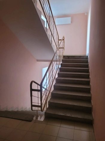 Купить трехкомнатную квартиру в Микрорайоне Бугринская роща, Кировский район в Новосибирске. Вариант № 25599, 40, площадь -  квм, цена 9500000 рублей