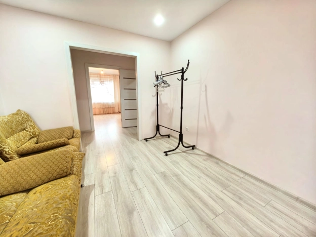 Купить трехкомнатную квартиру в Микрорайоне 8-й, Элиста в Элисте. Вариант № 9090985, 5, площадь -  квм, цена 6100000 рублей