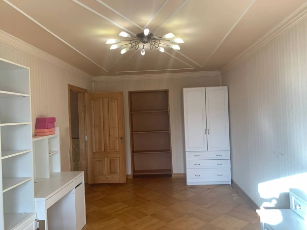 Купить четырехкомнатную квартиру в Вологде. Вариант № 3445, 18, площадь -  квм, цена 19700000 рублей