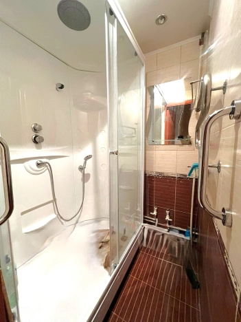 Купить двухкомнатную квартиру в Калужской области. Вариант № 10209747, 6, площадь -  квм, цена 3290000 рублей