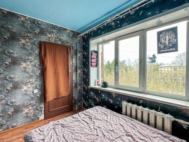 Купить четырехкомнатную квартиру в Иркутской области. Вариант № 33405, 9, площадь -  квм, цена 5200000 рублей