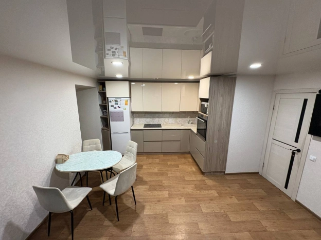 Купить трехкомнатную квартиру в Иркутской области. Вариант № 10643608, 2, площадь -  квм, цена 4499999 рублей