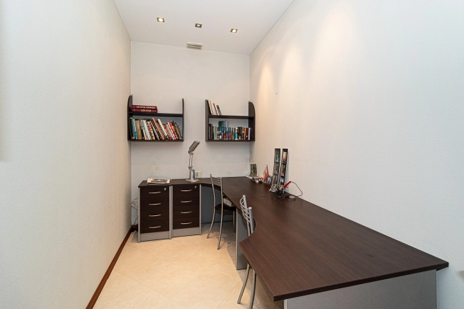 Купить квартиру на улице Октябрьский проспект в Владимире. Вариант № 1222, 36, площадь -  квм, цена 25000000 рублей