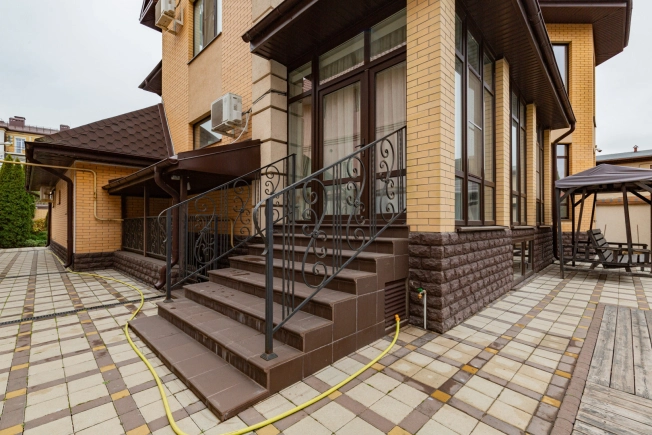 Купить дом на улице Курортная в Ростове-на-Дону. Вариант № 28937, 1, площадь -  квм, цена 99900000 рублей