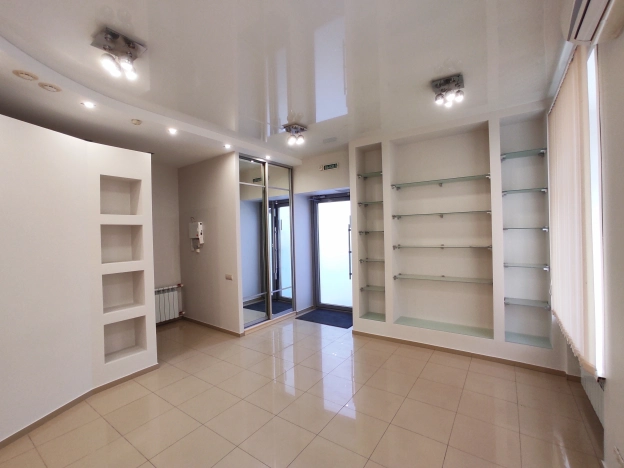 Снять коммерческую недвижимость в Омске. Вариант № 3259998, 1, площадь -  квм, цена 52000 рублей