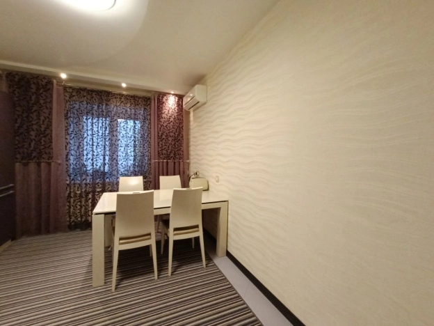 Купить трехкомнатную квартиру в Воронеже. Вариант № 9365145, 1, площадь - квм, цена 12000000 рублей