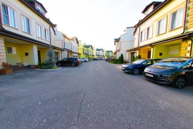 Купить таунхаус в Камешкове. Вариант № 7651033, 34, площадь - квм, цена 18400000 рублей