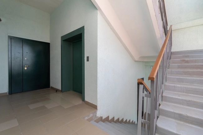 Купить двухкомнатную квартиру на улице 10 лет Октября в Омске. Вариант № 5498, 28, площадь -  квм, цена 12600000 рублей