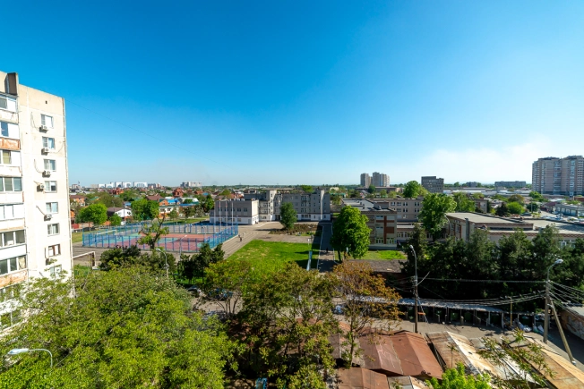 Купить двухкомнатную квартиру на улице Ставропольская в Краснодаре. Вариант № 2630268, 5, площадь -  квм, цена 7700000 рублей