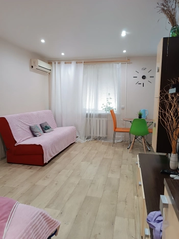 Купить однокомнатную квартиру в районе Ворошиловский в Волгограде. Вариант № 12217, 4, площадь -  квм, цена 4730000 рублей