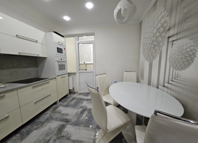 Купить трехкомнатную квартиру в Ростовской области. Вариант № 10396641, 2, площадь -  квм, цена 16450000 рублей