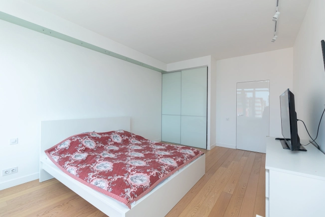 Купить двухкомнатную квартиру на улице 10 лет Октября в Омске. Вариант № 5498, 13, площадь -  квм, цена 12600000 рублей