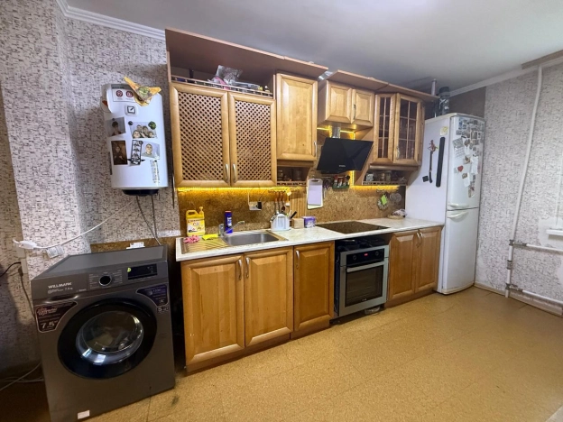 Купить четырехкомнатную квартиру в Приморском крае. Вариант № 60308, 10, площадь -  квм, цена 8000000 рублей