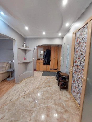 Купить квартиру на вторичке на улице Красных Коммунаров в Чите. Вариант № 6030, 13, площадь -  квм, цена 8800000 рублей