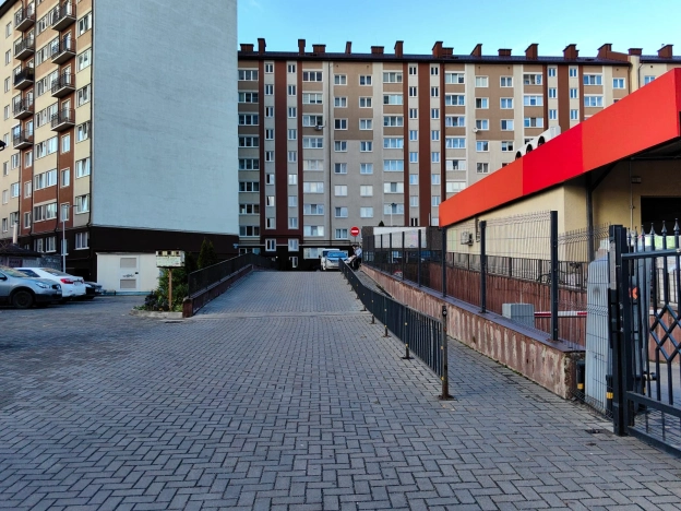 Снять квартиру на улице Виктора Гакуна в Калининграде. Вариант № 18166, 33, площадь -  квм, цена 70000 рублей