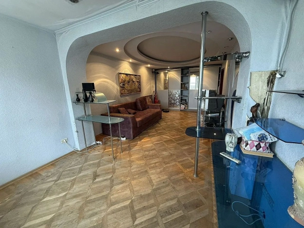 Купить двухкомнатную квартиру в Ростовской области. Вариант № 9968306, 3, площадь -  квм, цена 6800000 рублей