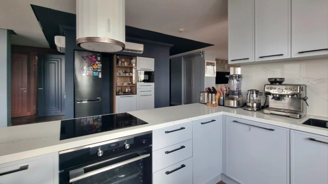 Купить трехкомнатную квартиру в Ростовской области. Вариант № 8760875, 9, площадь -  квм, цена 36500000 рублей