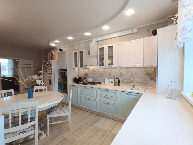 Купить дом в районе Заельцовский в Новосибирске. Вариант № 5921718, 5, площадь -  квм, цена 12999000 рублей