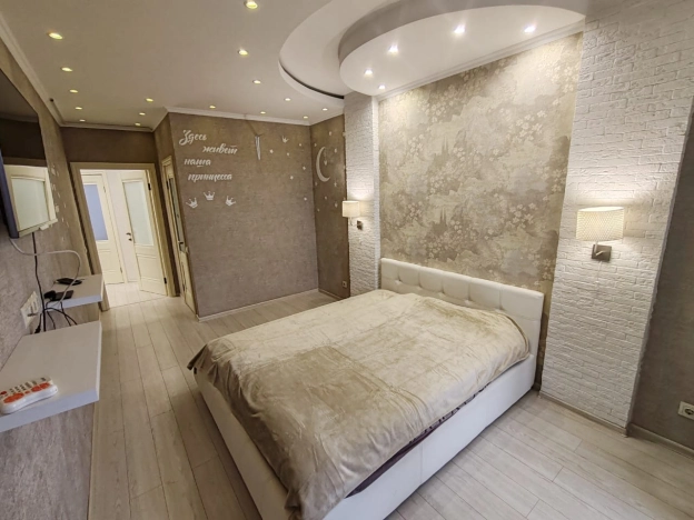 Купить трехкомнатную квартиру на улице Ленинский проспект в Москве. Вариант № 9826966, 3, площадь -  квм, цена 14000000 рублей