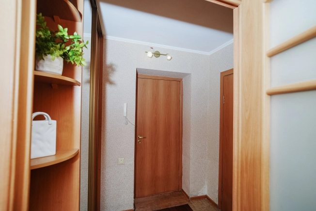 Купить однокомнатную квартиру в Омске. Вариант № 8000189, 14, площадь -  квм, цена 5500000 рублей