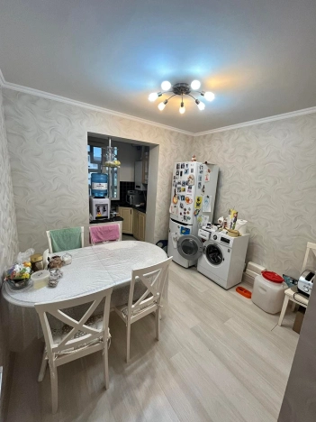 Купить трехкомнатную квартиру на вторичке в Микрорайоне 8-й, Элиста в Элисте. Вариант № 12848, 6, площадь -  квм, цена 6300000 рублей