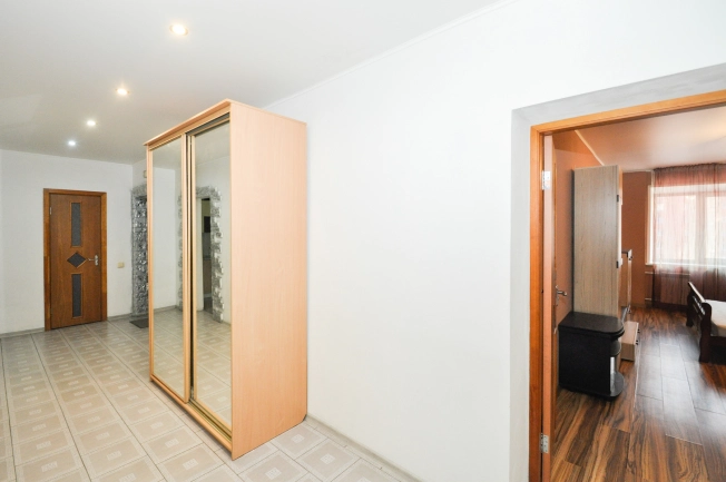 Купить трехкомнатную квартиру в Новосибирске. Вариант № 9487236, 19, площадь -  квм, цена 12000000 рублей