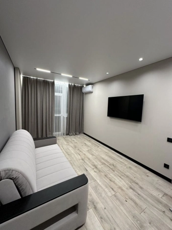 Купить однокомнатную квартиру в районе Кировский в Ростове-на-Дону. Вариант № 4177392, 2, площадь -  квм, цена 10600000 рублей