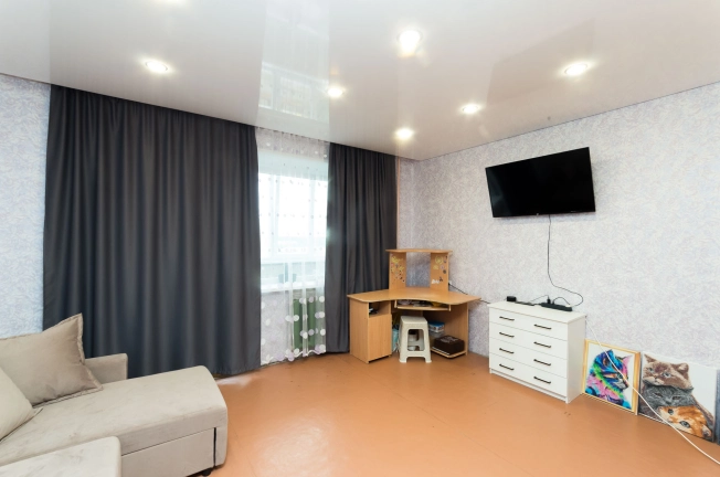 Купить трехкомнатную квартиру в Тюменской области. Вариант № 7802, 1, площадь -  квм, цена 5450000 рублей