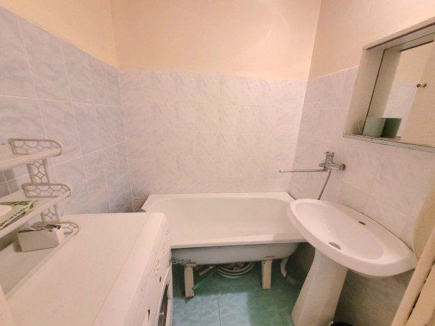 Купить трехкомнатную квартиру на улице Интернациональная в Белгородской области. Вариант № 3333502, 13, площадь -  квм, цена 4200000 рублей