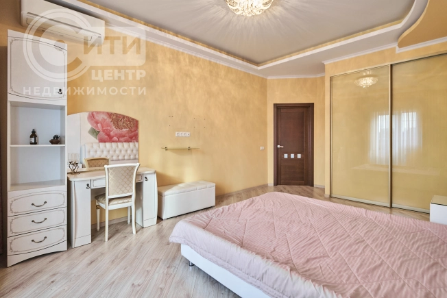 Купить трехкомнатную квартиру в Воронеже. Вариант № 1392545, 14, площадь -  квм, цена 15899000 рублей