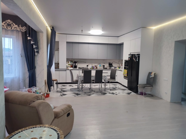 Купить дом на улице Персиковая в Белгородской области. Вариант № 19033, 8, площадь -  квм, цена 16500000 рублей