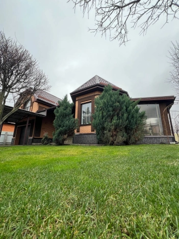 Купить дом в Строителе. Вариант № 10947632, 0, площадь -  квм, цена 19000000 рублей