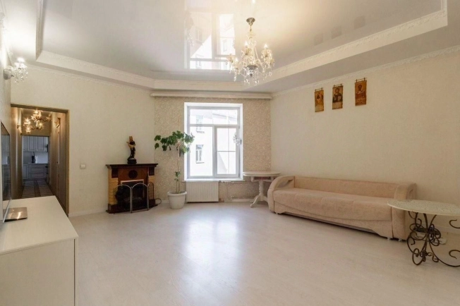 Купить трехкомнатную квартиру в районе Центральный в Санкт-Петербурге. Вариант № 54811, 2, площадь -  квм, цена 17900000 рублей