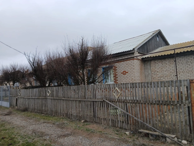 Купить дом на улице Железнодорожная в Волгоградской области. Вариант № 26739, 0, площадь -  квм, цена 800000 рублей