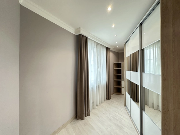 Купить четырехкомнатную квартиру в районе Сокол в Москве. Вариант № 32658, 13, площадь -  квм, цена 40000000 рублей