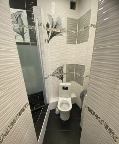 Купить четырехкомнатную квартиру в Омске. Вариант № 2704, 18, площадь -  квм, цена 18000000 рублей