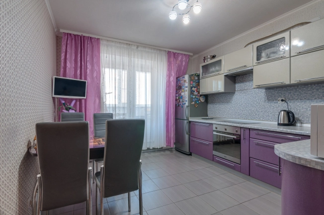 Купить трехкомнатную квартиру в Вологодской области. Вариант № 1073833, 1, площадь -  квм, цена 8700000 рублей