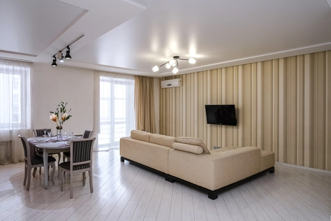 Купить трехкомнатную квартиру на улице Арнольда Нейбута в Омске. Вариант № 20932, 4, площадь -  квм, цена 13050000 рублей