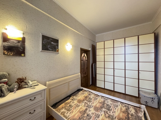 Купить квартиру в Москве. Вариант № 8429026, 8, площадь -  квм, цена 29990000 рублей