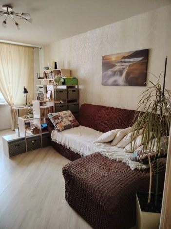 Купить трехкомнатную квартиру в районе Калининский в Новосибирске. Вариант № 9065849, 6, площадь -  квм, цена 7000000 рублей