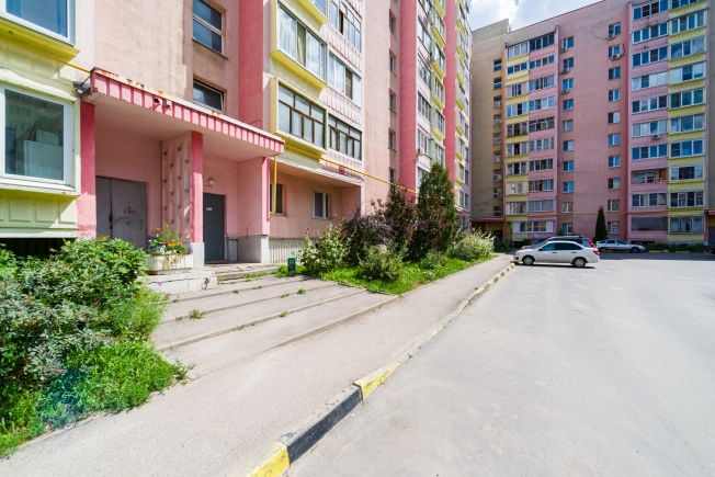 Купить однокомнатную квартиру в районе Железнодорожный в Рязани. Вариант № 1271746, 12, площадь -  квм, цена 3800000 рублей